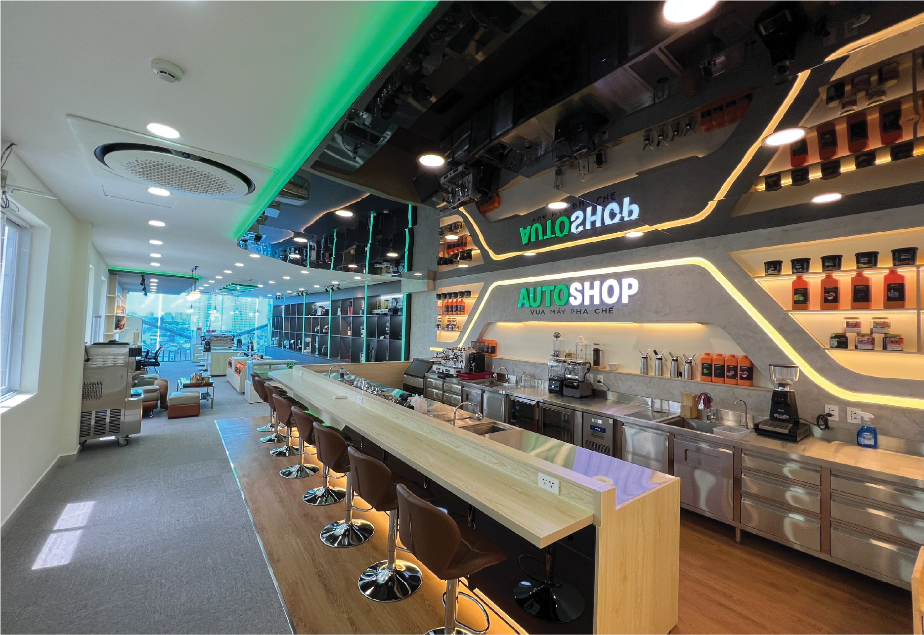 Showroom Autoshop — hình ảnh chung cho hai cột mốc 2018 và 2017