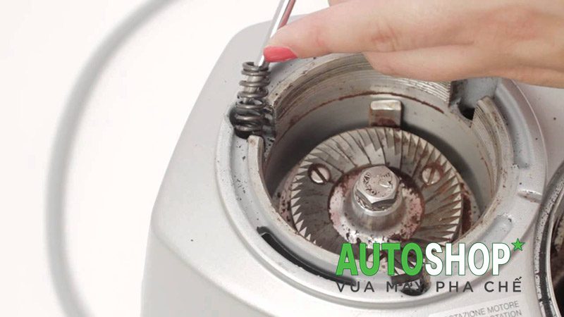 Cách vệ sinh máy xay cà phê