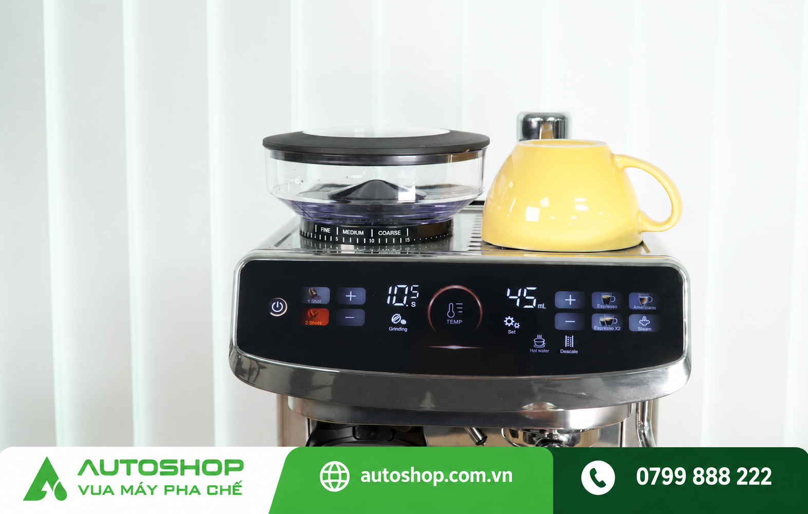 Cận cảnh bảng điều khiển và bộ xay của máy Ceria. Khi xem máy trực tiếp hoặc qua video, nên xem rõ thao tác trên đúng model định mua.
