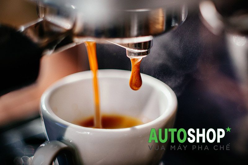 So-sánh-cà-phê-Espresso-và-cà-phê-ủ-nước-nóng